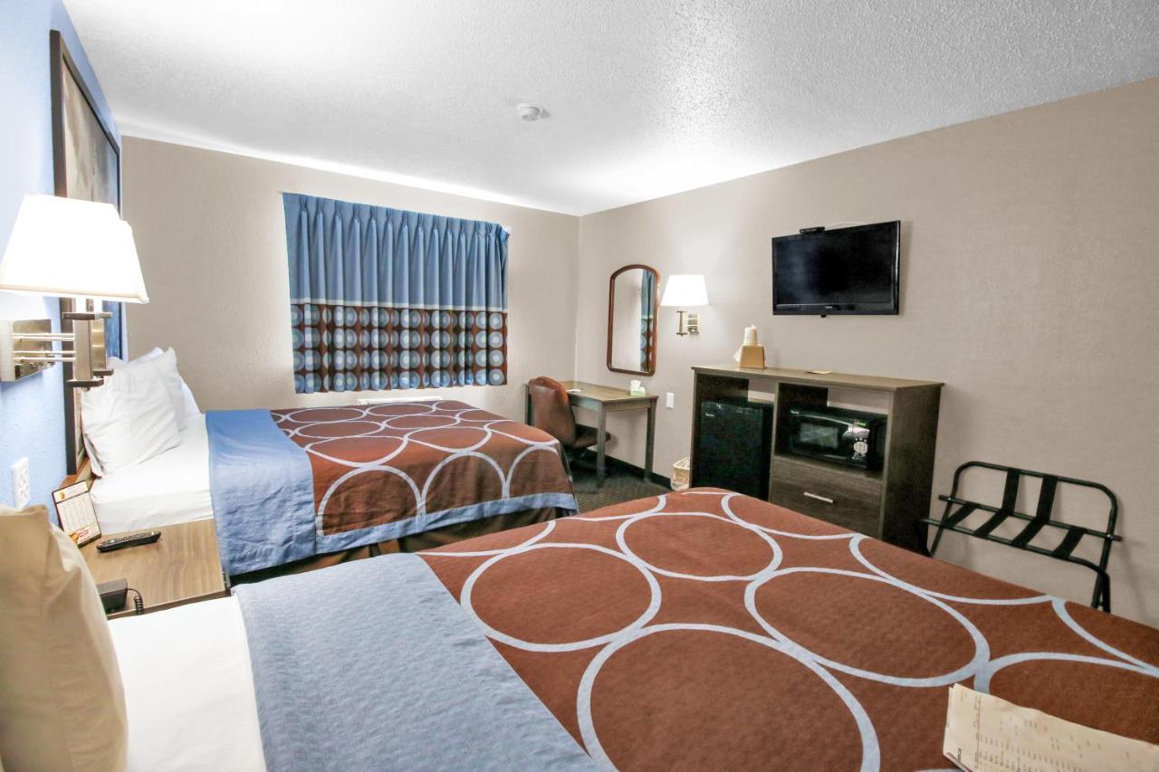 Super 8 By Wyndham Kenosha/Pleasant Prairie Hotel Exterior photo