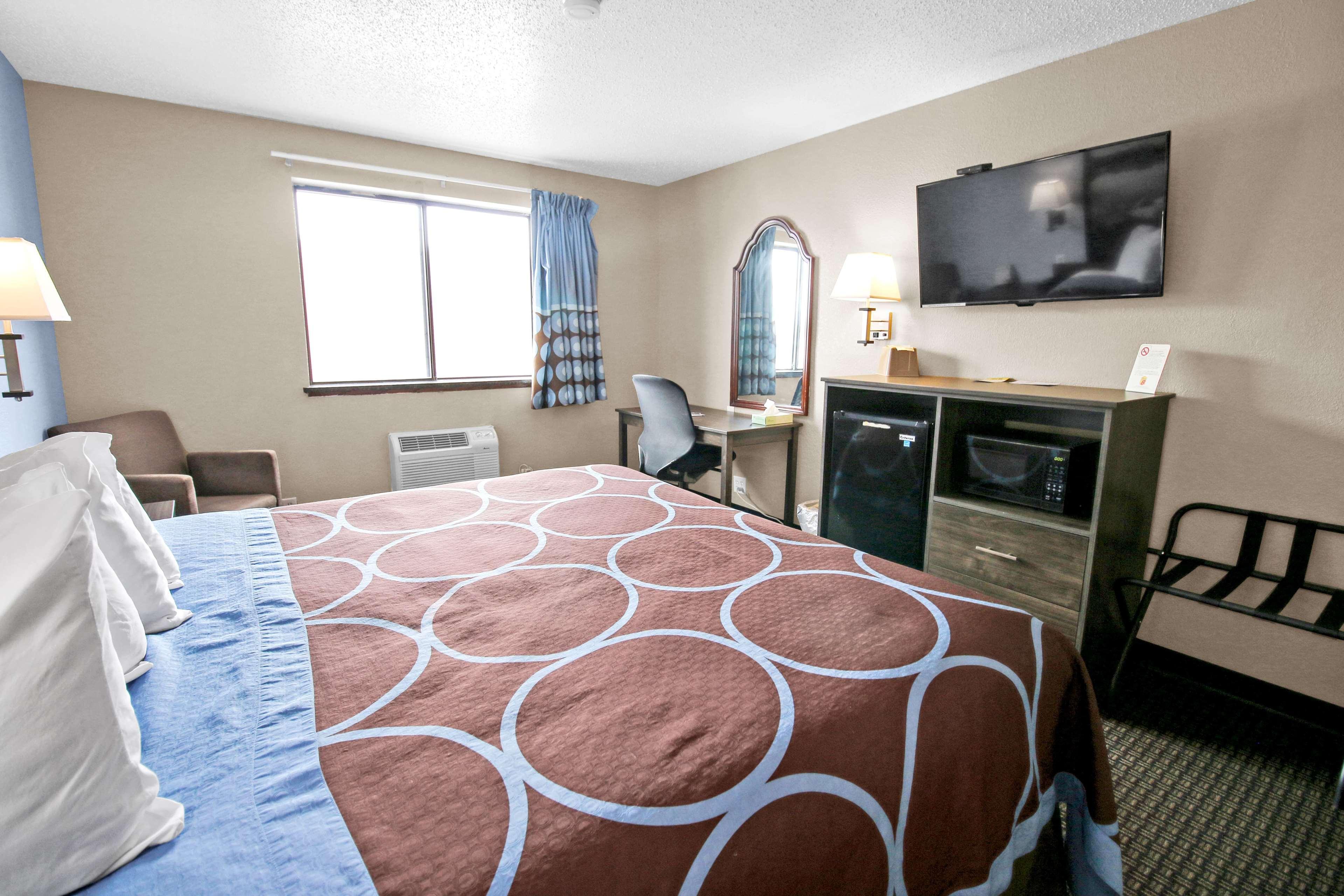 Super 8 By Wyndham Kenosha/Pleasant Prairie Hotel Exterior photo