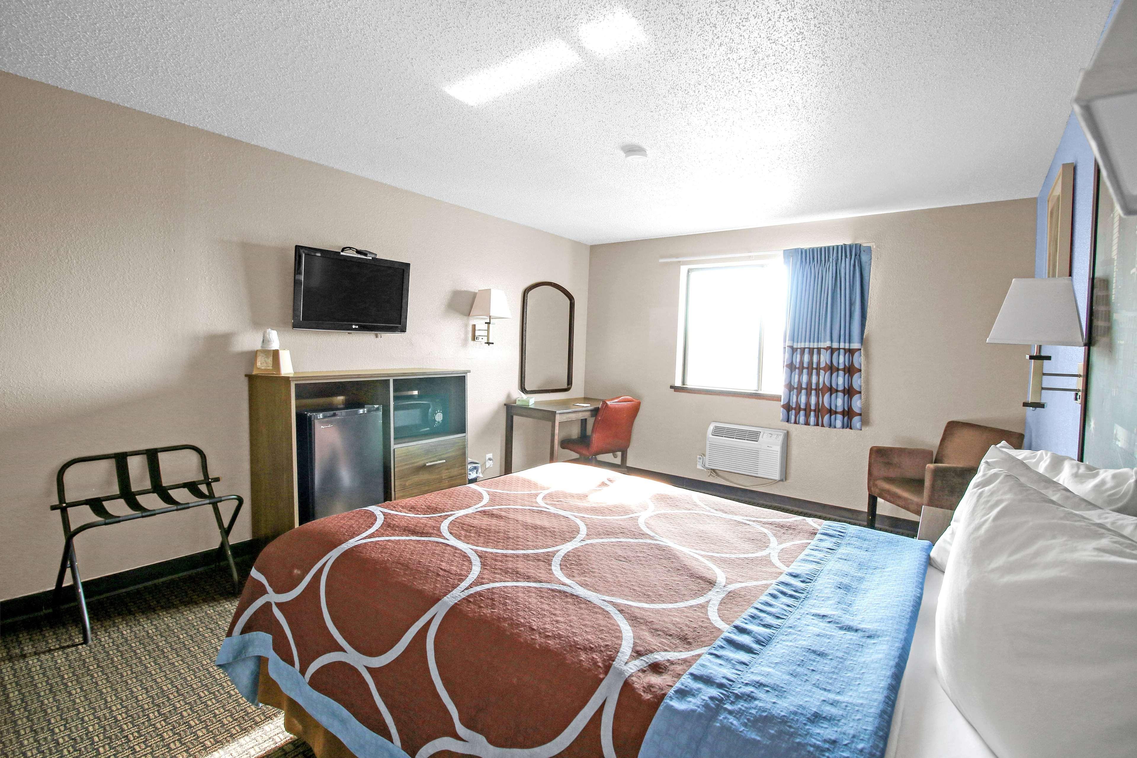 Super 8 By Wyndham Kenosha/Pleasant Prairie Hotel Exterior photo