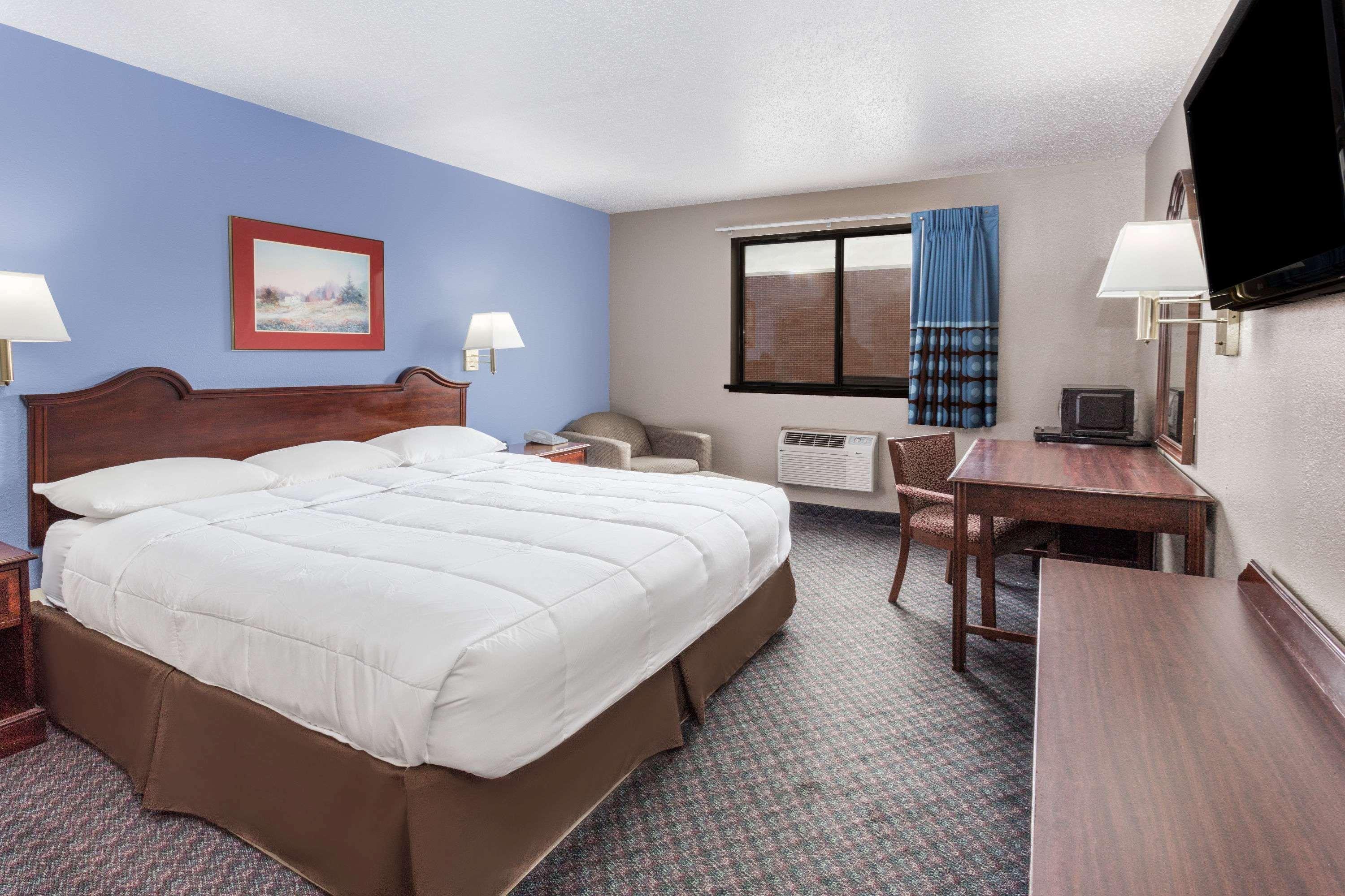Super 8 By Wyndham Kenosha/Pleasant Prairie Hotel Exterior photo