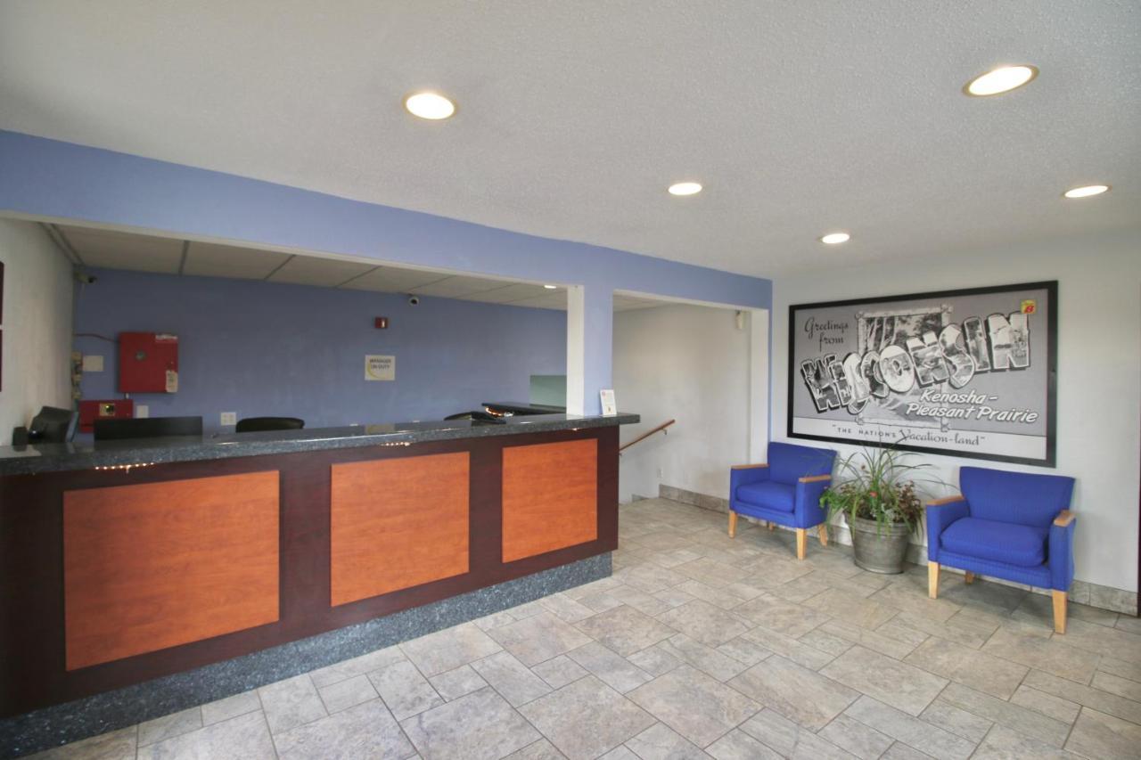 Super 8 By Wyndham Kenosha/Pleasant Prairie Hotel Exterior photo