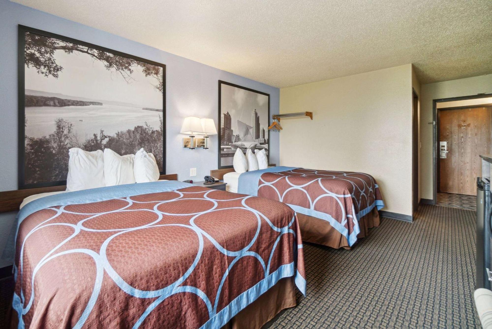 Super 8 By Wyndham Kenosha/Pleasant Prairie Hotel Exterior photo