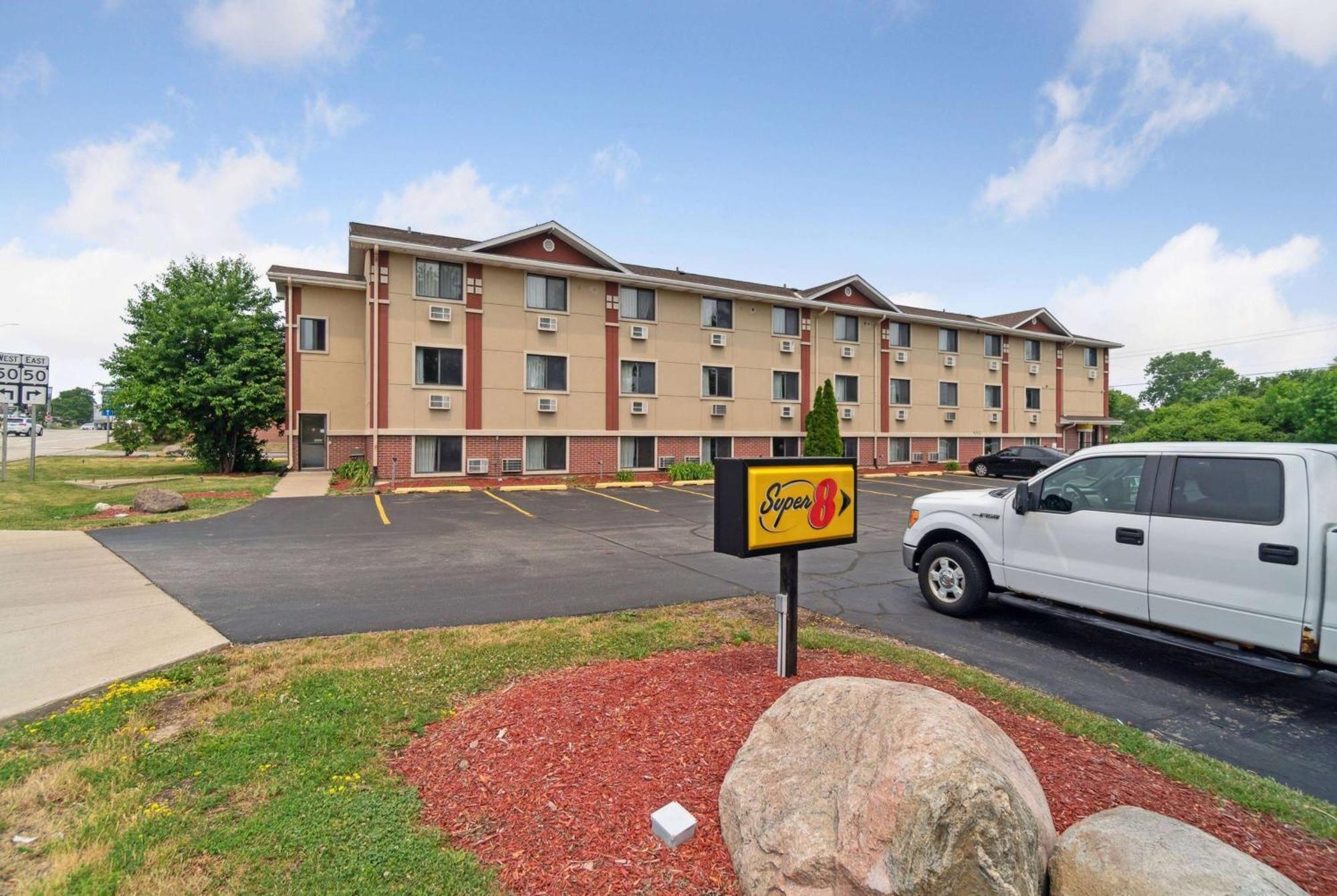 Super 8 By Wyndham Kenosha/Pleasant Prairie Hotel Exterior photo
