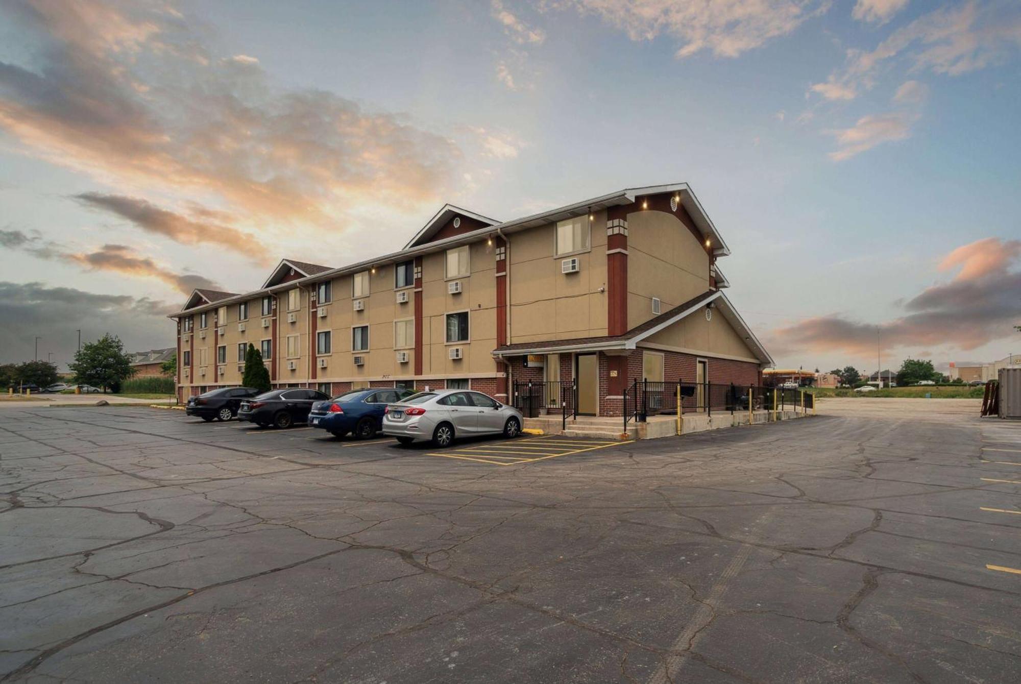 Super 8 By Wyndham Kenosha/Pleasant Prairie Hotel Exterior photo